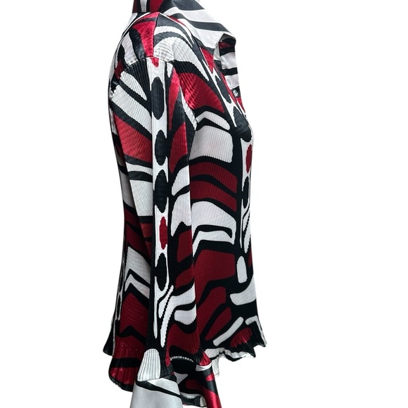 Elegant Women's Red and Black Button-Down Shirt - Picture 5 of 7